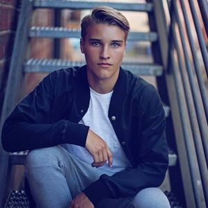 Meet your Posher, Evan